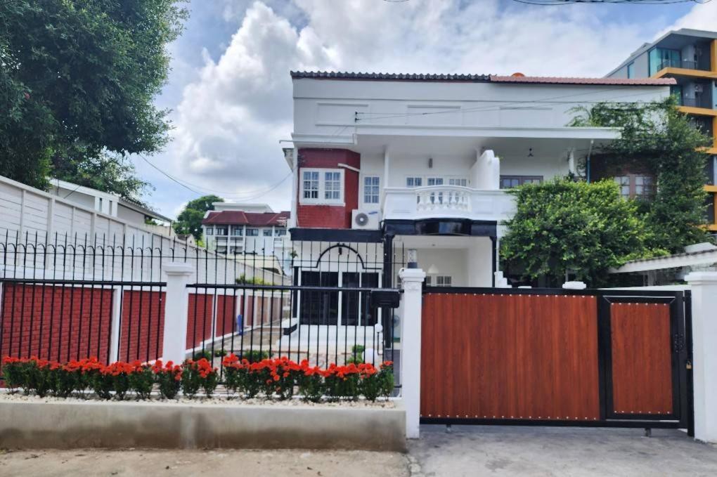 Boxsoon Nimman 2 # 4Beds 3Baths Villa Chiang Mai Exterior photo